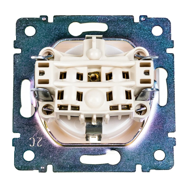 Розетка с/у Valena 694280, 1 гнездо, с/з, белая